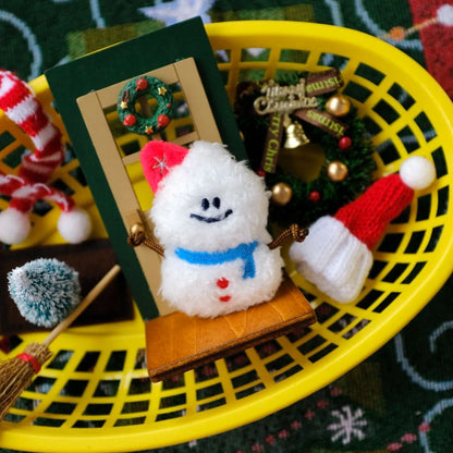 Fickle Plan | Mini Peanut Christmas Keychain